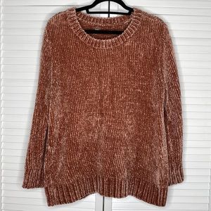 Pink chenille cozy crewneck sweater. Great condition except with small hole.